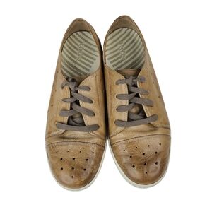 Taos Holesome brown leather perforated comfort sneakers women's size 7.5